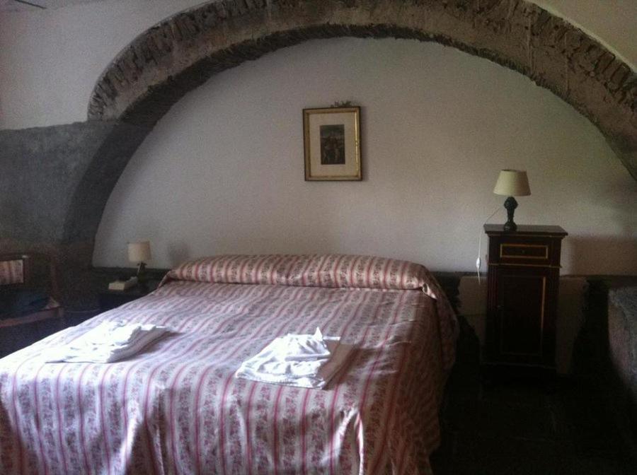 La Rocca Della Rosa Villa ซัฟเฟรานา เอตเนอา ภายนอก รูปภาพ